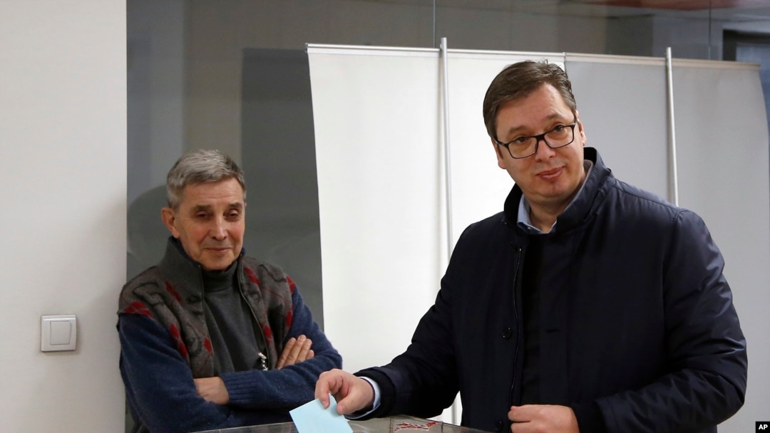 Lider SNS-a i predsednik Srbije, Aleksandar Vučić, glasa na izborima za Skupštinu grada Beograda, 4. marta 2018. Lista SNS-a odnela je ubedljivu pobedu na ovim izborima.
