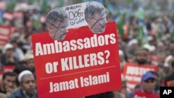 A supporter of Pakistani's religious and political party Jamaat-e-Islami holds a placard during a rally against U.S. national Raymond Davis in Lahore, February 25, 2011