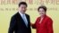 China's President Xi Jinping (l) with Brazil's President Dilma Rousseff after a signing ceremony at Planalto presidential palace in Brasilia, July 17, 2014. 