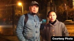 维权人士屠夫(吴淦)与朱承志妻子曾秋莲(推特图片/屠夫提供)