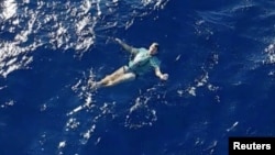 A man who used his jeans as a makeshift flotation device, after being knocked off a yacht and stranded at sea, is rescued by a helicopter, off Tolaga Bay in Gisborne, New Zealand, March 6, 2019. (Lowe Corporation Rescue Helicopter Service/Handout via REUTERS)