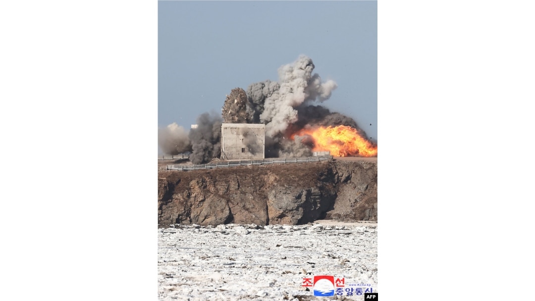 Strateška krstareća raketa pogađa cilj tokom vežbe Korejske narodne armije, na obali "Zapadnog mora Koreje", ili Žutog mora, u Severnoj Koreji, na fotografiji koju je 28. februara objacila državna novinska agencija KCNA.
