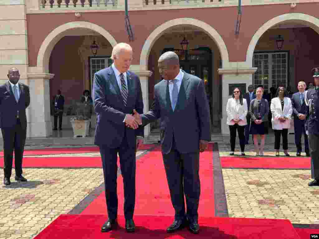 Shugaban kasar Amurka Joe Biden ya gana da takwaransa na Angola Joao Lourenco a fadarsa dake birnin Luanda.