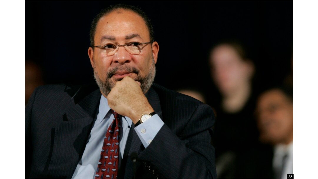 FILE - Time Warner CEO Richard D. Parsons participates in an economic conference at the White House in Washington, Dec. 16, 2004.