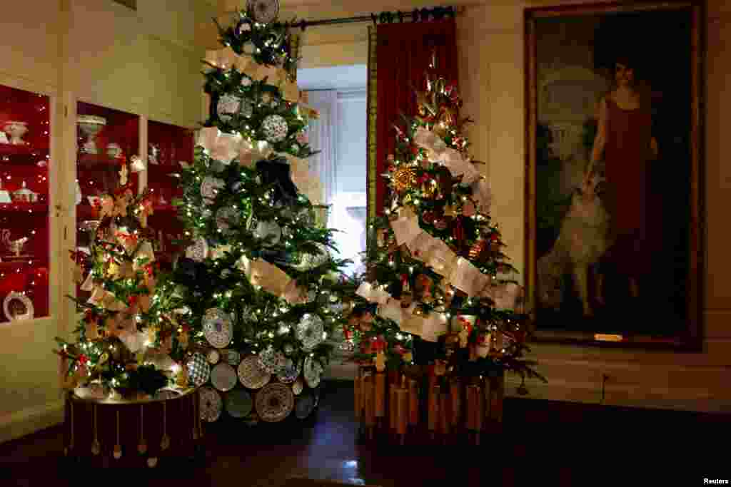 Trees decorated with Biden family recipes in the China Room are among the Christmas decorations on the theme &quot;We the People&quot; are unveiled during a press tour ahead of holiday receptions by U.S. President Joe Biden and first lady Jill Biden, at the White House in Washington, D.C., U.S. November 28, 2022. REUTERS/Jonathan Ernst