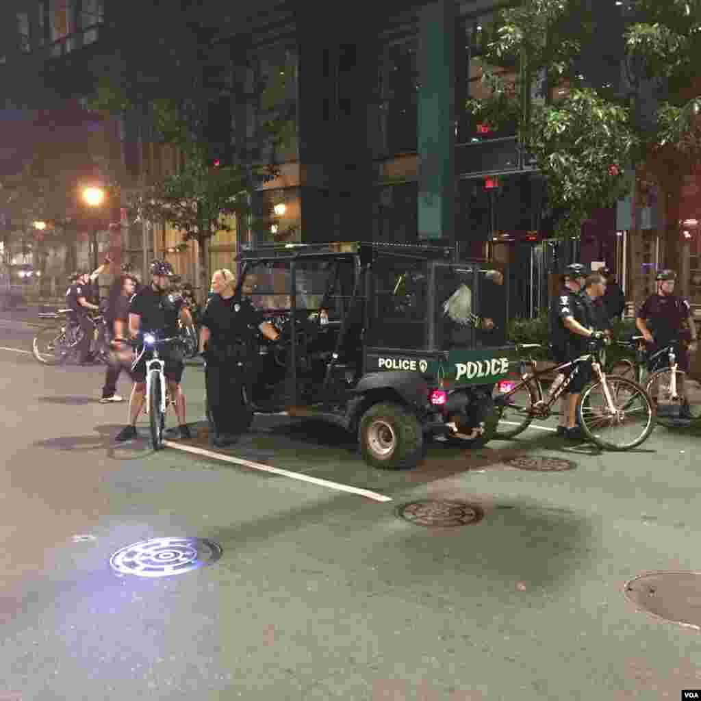 Snapshot from an anti-police protest in Charlotte, North Carolina, Sep. 23, 2016. (R. Mamonov/VOA)