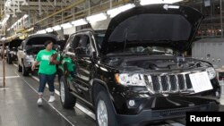 Pembuatan Jeep Grand Cherokee di pabrik Chrysler di Detroit, Michigan. (Foto: Dok)