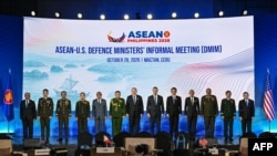 2026년 10월 28일 필리핀 세부에서 열린 아세안(ASEAN) 국방장관 비공식 회의에서 참석자들이 단체 기념사진을 촬영하고 있다.