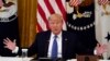 Presiden Donald Trump memimpin rapat kabinet di East Room, Gedung Putih, Washington, Selasa, 19 Mei 2020. (Foto: AP)