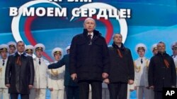 Vladimir Putin peva himnu na skupu u znak podrške pripajanju Krima