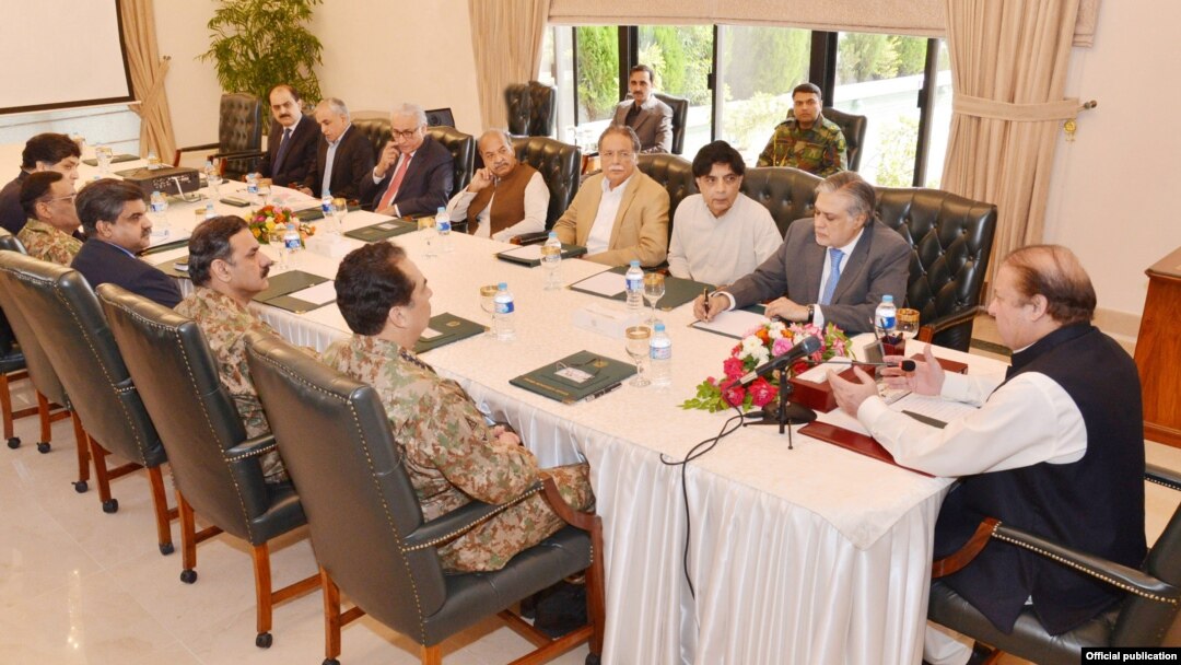 د ګورنر په ماڼۍ کې د وزيراعظم نوازشريف په مشرۍ د ګورنر سردار مهتاب احمدخان او وزيراعلی پروېزخټک ترڅنګ د لوړ پوړو چارواکو سره په غونډه کې د زلزله ځپلو دپاره د مالي مرستو اعلان وکړې شو .