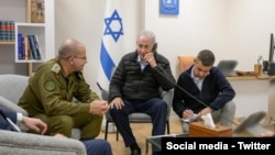 이란 정권 수뇌부 제거 명령을 내리는 베냐민 네타냐후 이스라엘 총리.