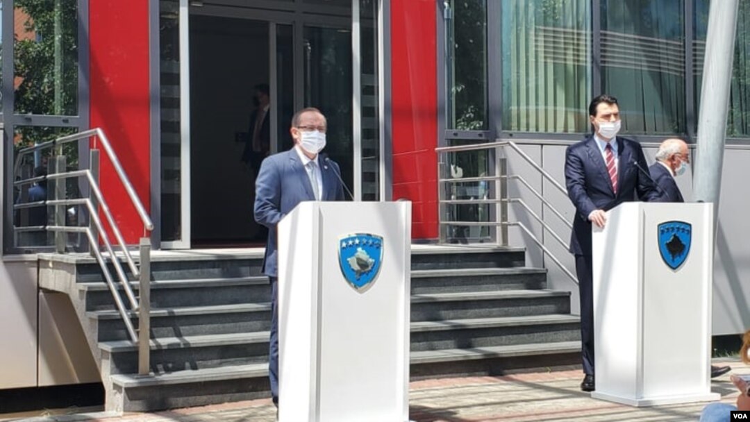 Avdulah Hoti i Ljuljzim Baša u Prištini, 20. jula 2020. (Foto: VOA)