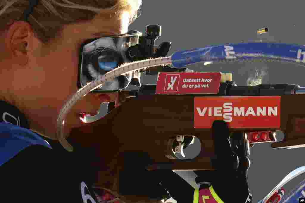 Ingrid Landmark Tandrevold of Norway shoots during the women&#39;s 10 km pursuit race at the Biathlon World Cup in Hochfilzen, Austria, Dec.19, 2020.