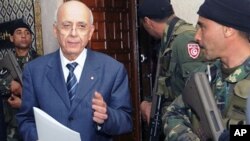 محه‌مه‌د ئه‌لغه‌نوشی سه‌ره‌ک وه‌زیری تونس له‌ ده‌می ڕاگه‌یاندنی حکومه‌تی نوێی وڵاته‌که‌ی، دووشه‌ممه‌ 17 ی یه‌کی 2011