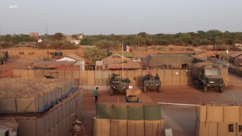 L'armée française quitte Tombouctou