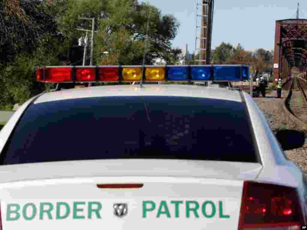 In this October 6, 2011 photo, a border patrol agent monitors the International Railroad Bridge in Buffalo, New York  (AP)