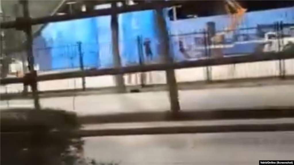 عکس منتسب به  آماده‌سازی میدان علیخانی اصفهان برای اجرای مراسم اعدام در ملاءعام 