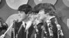 The Beatles hablan con medios de comunicación en el Aeropuerto Internacional Kennedy a su llegada el 7 de febrero de 1964 en Nueva York.