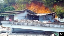 An earthquake damaged building in Tarlay, Burma, March 25, 2011