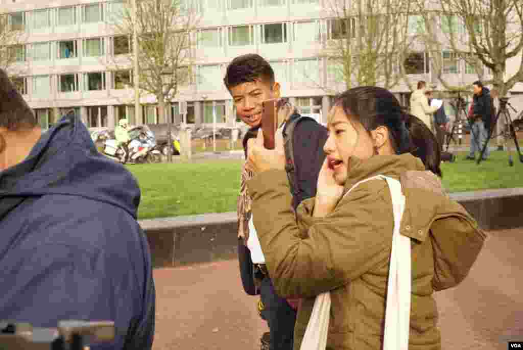 Daw Aung San Suu Kyi&#39;s supporters at ICJ