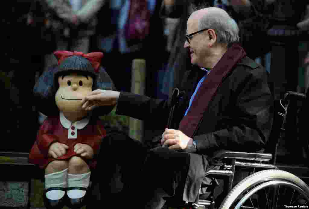 El dibujante argentino Joaqu&#237;n Salvador Lavado &#39;Quino&#39;, creador de la irreverente Mafalda, falleci&#243; el 30 de septiembre de 2020 en Mendoza, a sus 88 a&#241;os de edad, a causa de un accidente cerebrovascular. [Reuters]