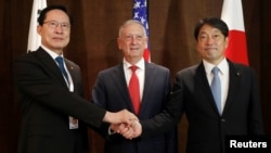 Japan's Defense Minister Itsunori Onodera, U.S. Secretary of Defense Jim Mattis and South Korea's Defense Minister Song Young-moo attend a trilateral meeting on the sidelines of the IISS Shangri-la Dialogue in Singapore June 3, 2018. 