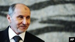 مسته‌فا عه‌بدول جه‌لیل ئه‌نجومه‌نی نیشتیمانی گواستنه‌وه‌ی لیبیا، (ئه‌رشیفی وێنه‌)