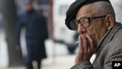 El cáncer de pulmón sigue siendo una de las principales causas de muerte entre los hombres de edad adulta en EE.UU.