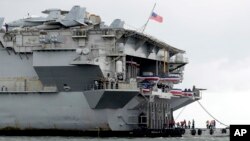 រូបឯកសារ៖ កប៉ាល់​អាមេរិក​ដែល​បំពាក់​គ្រឿង​សព្វាវុធ មាន​ឈ្មោះ​ថា USS Ronald Reagan (CVN 76) ឈប់​សំចត​នៅ​ឆក​សមុទ្រ Manila Bay នៅ​ថ្ងៃទី០៧ ខែសីហា ឆ្នាំ២០១៩។