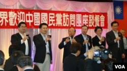 蔣孝嚴會見紐約國民黨員 （VOA 宋德成攝）
