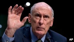 Direktur Intelijen Amerika Dan Coats memberikan keterangan di depan Komite Intelijen Senat AS, Selasa (13/2). 