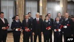 Predsednik Srbije je povodom Dana državnosti odlikovao građane i pripadnike vojske i policije