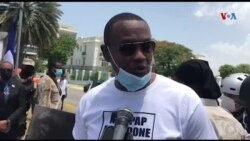Sipòtè defen prezidan Jovenel Moise rann li yon dènye omaj devan Palè Nasyonal la