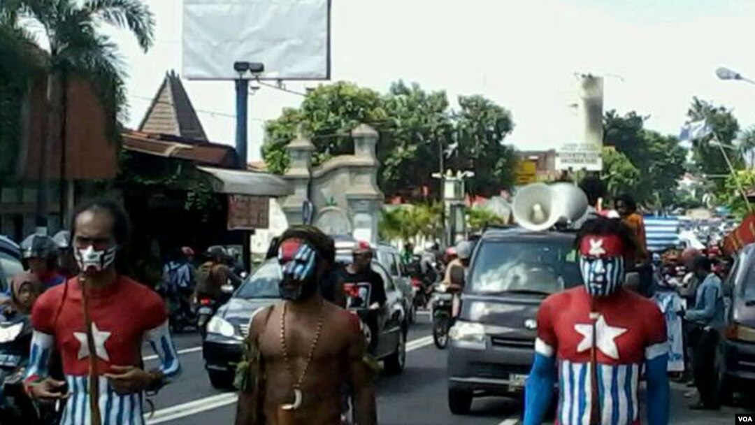 Mahasiswa Papua menggelar demo di Yogyakarta menolak tim bentukan Menko Polhukam1 (Foto: VOA/Nurhadi)