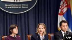 Direktorka misije USAID Suzan Fric, ambasadorka SAD u Srbiji Meri Vorlik i potpredsednik Vlade Srbije Božidar Djelić.