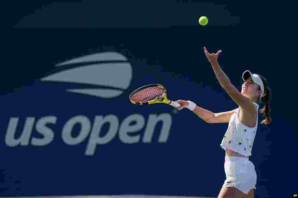 مسابقات تنیس در شهر نیویورک آغاز شده است. سی‌سی بلیس تنیسور ۲۱ ساله آمریکا توانست بر رقیب خود پیروز شود. 