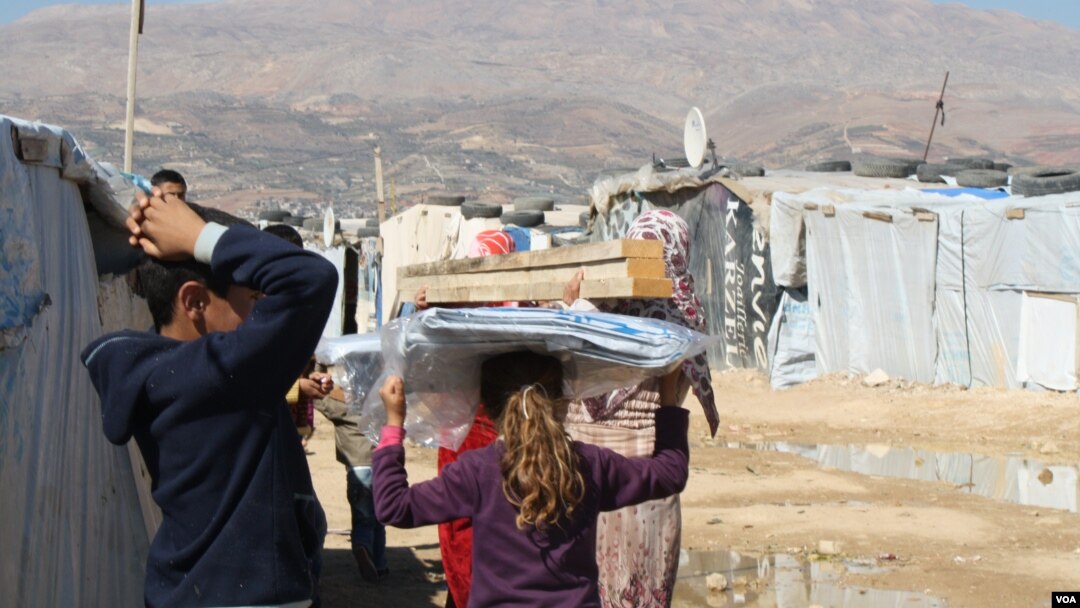 Hầu hết trong số hơn 1 triệu người tị nạn Syria tạm ngụ trong Thung lũng Bekaa ở Lebanon, gần vùng biên giới nhiều núi non của Syria 22/10/14