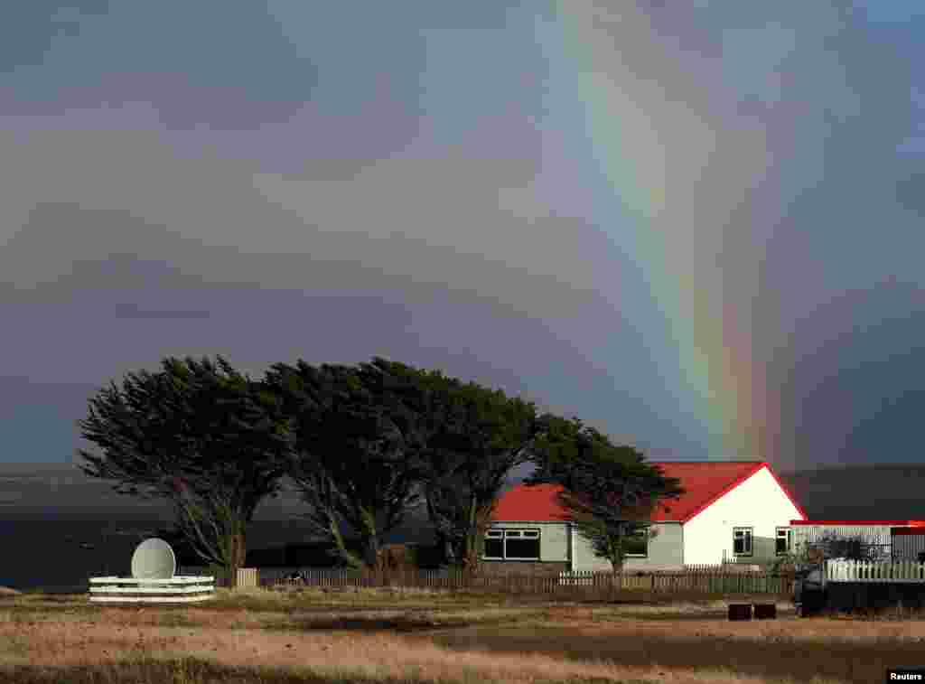 نمایان شدن رنگین کمان در آسمان جزایر فالکلند &nbsp;