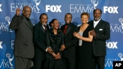 FILE - The cast of "Roots," from left, Louis Gossett Jr., Ben Vereen, Cicely Tyson, LeVar Burton, Leslie Uggams, and John Amos at the 59th Primetime Emmy Awards, at the Shrine Auditorium in Los Angeles, Sept. 16, 2007.