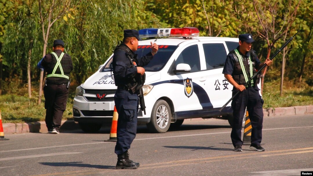 Shinjonda Xitoy politsiyasi