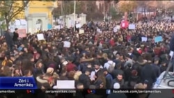 Rinia shqiptare e zhgënjyer nga politika