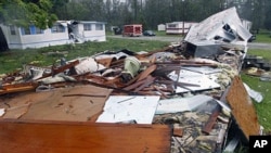 "艾琳“在北卡罗来纳州摧毁的几座可移动房屋