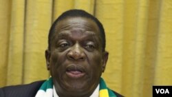 Emmerson Mnangagwa, parle de la découverte de réserves d'énergie le long de la frontière avec le Mozambique, lors d'un point de presse à Harare le 1er novembre 2018. (C. Mavhunga / VOA)