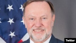 ቲቦር ናዥ ኣብ ቀርኒ ኣፍሪቃ ንዝረአ ዘሎ ምዕባለ ንዒዶም