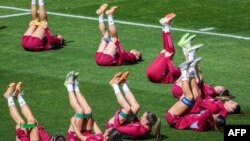 Jugadoras de España se entrenan en el Leichhardt Oval en Sydney el 18 de agosto de 2023, antes de la final de la copa mundial de fútbol femenino contra Inglaterra. (Foto de DAVID GRAY / AFP)