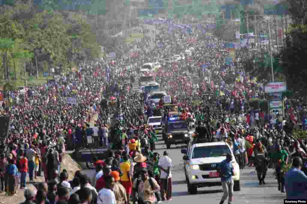 Msafara Uliobeba Mwili wa hayati Magufuli kuelekea CCM Kirumba. Global Publishers TV, Tanzania.