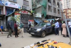 There were few people in the streets of Nairobi's Eastleigh neighborhood, a predominantly Somali area, on May 14, 2020. Movement in and out of the area is restricted because of COVID-19. The lockdown is set to end May 20. (Mohammed Yusuf/VOA)