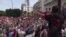 Des milliers de Tunisiens manifestent pour réclamer le respect de la Constitution