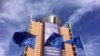 Les drapeaux de l'Union européenne battent au vent devant le siège de l'UE à Bruxelles, le mercredi 10 avril 2019. (AP Photo/Virginia Mayo)